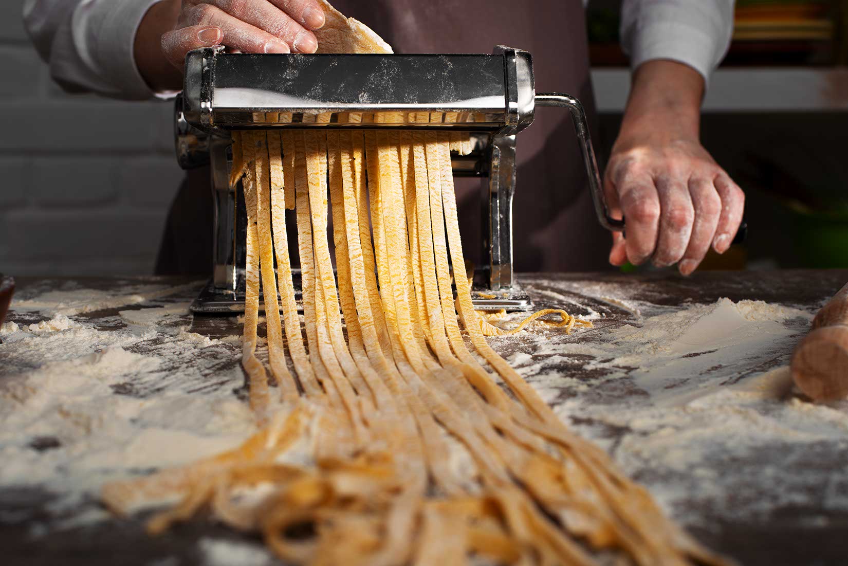 Preparazione della pasta fresca a mano