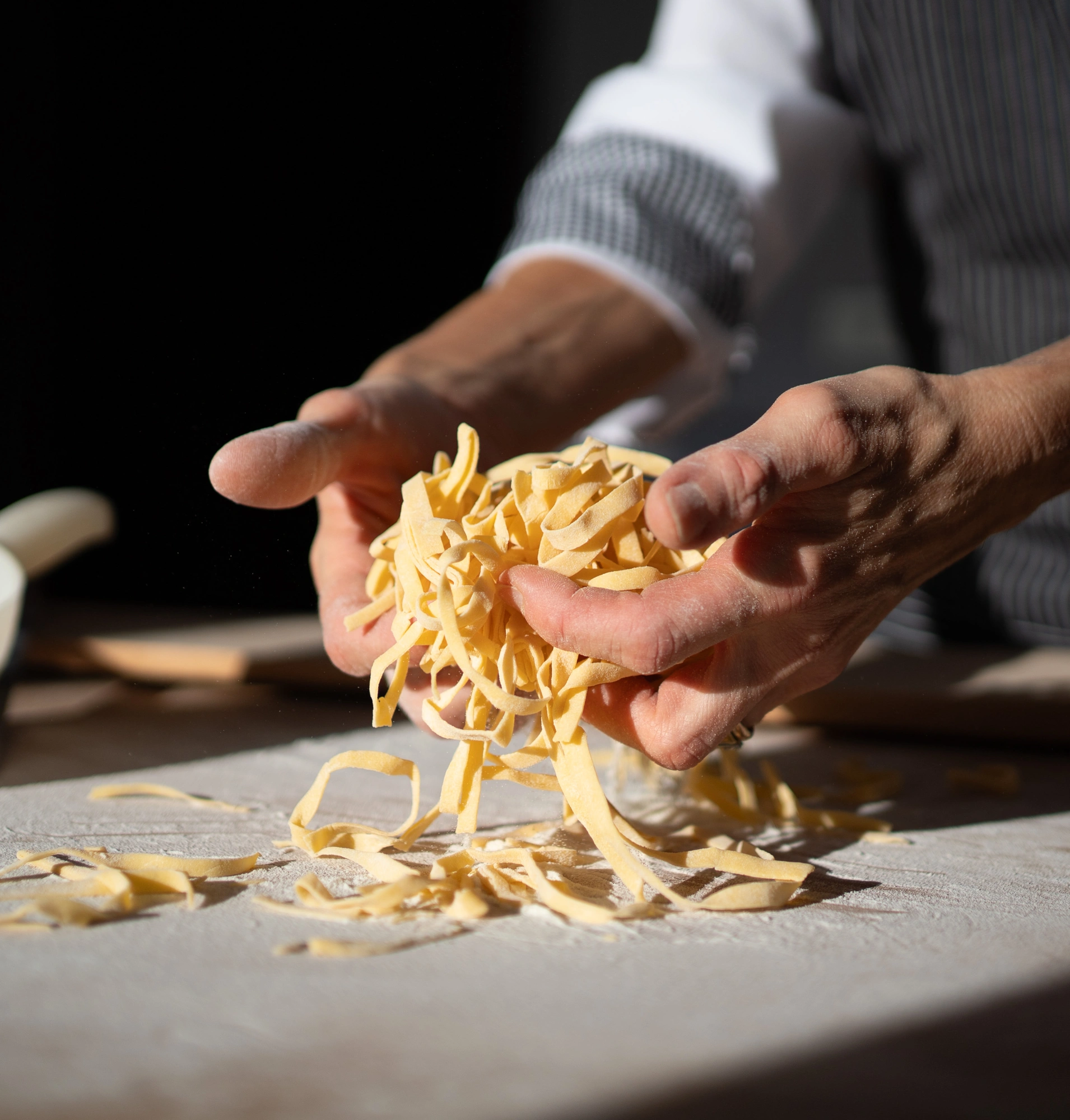 Preparazione della pasta fresca a mano